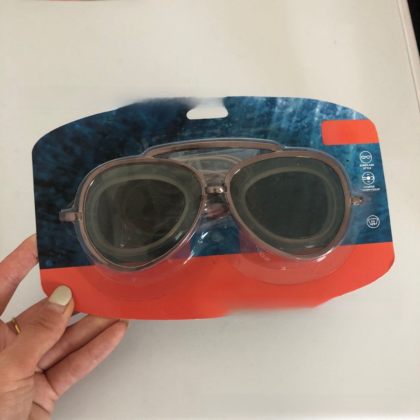 Full-view anti-fog swimming goggles